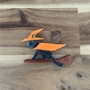 Erstwilder Bed Knobs & Broomsticks Brooch cat pin NWOT